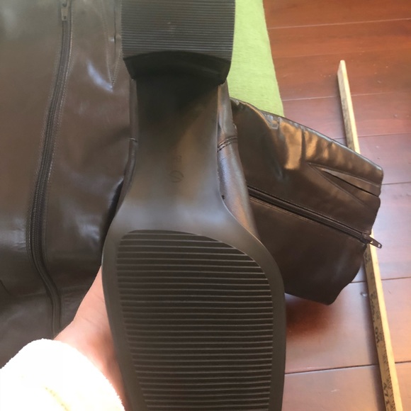 NWOT Brown Square Toed Boots - Picture 4 of 5